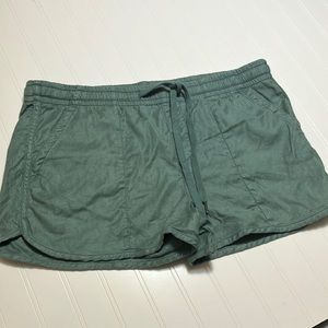 Level 99 Linen Shorts relaxed fit green with elastic tie in front and pockets